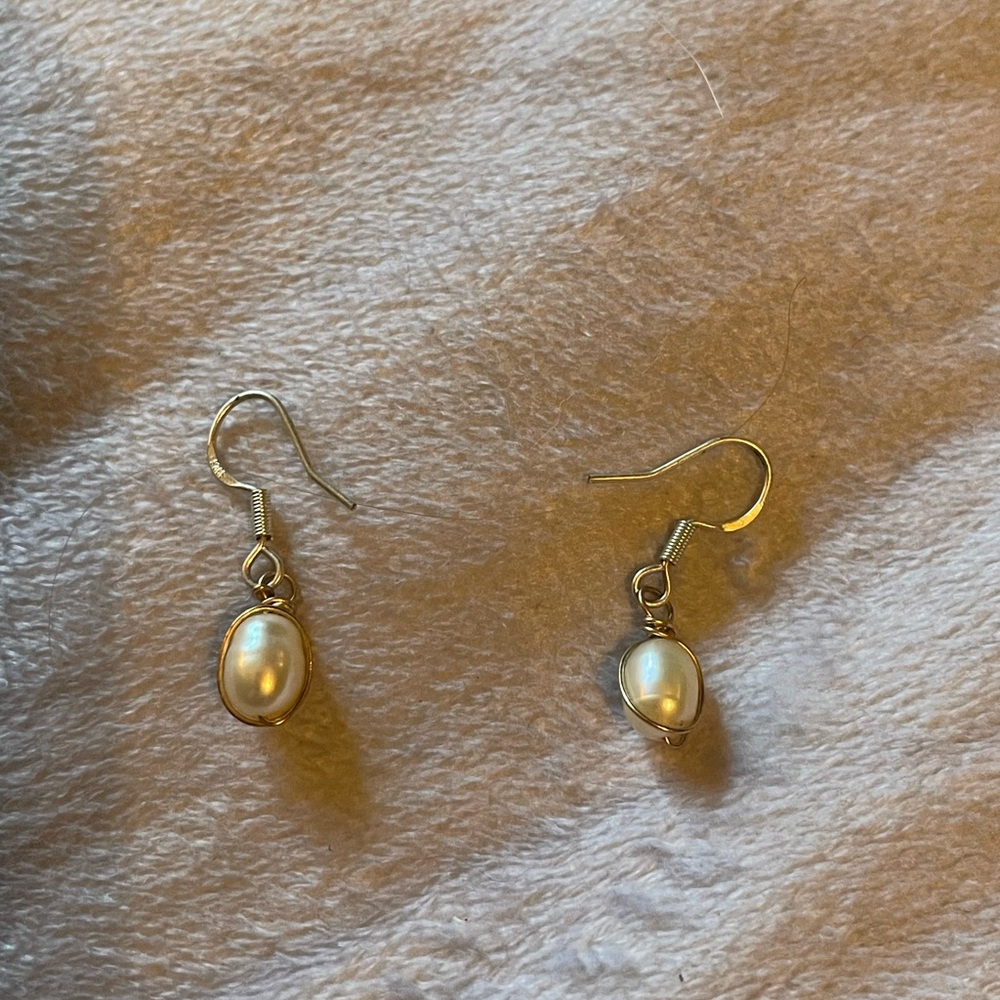 Elegant Gold Pearl Drop Earrings